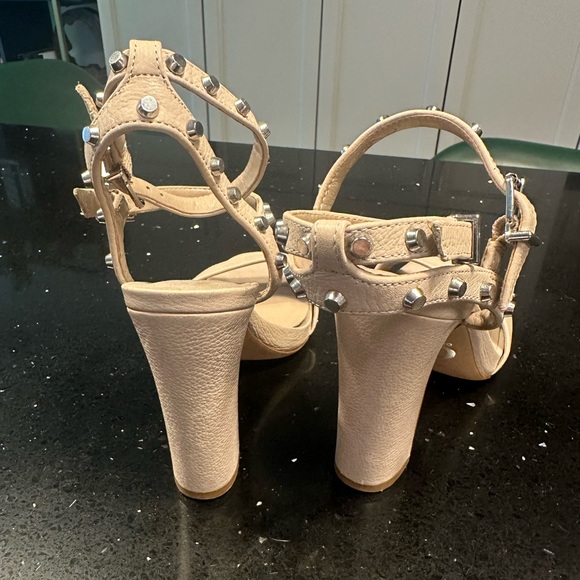 Gianni Bini Rockstud Ivory Woman’s Heels - size 6.5 - Picture 7 of 8